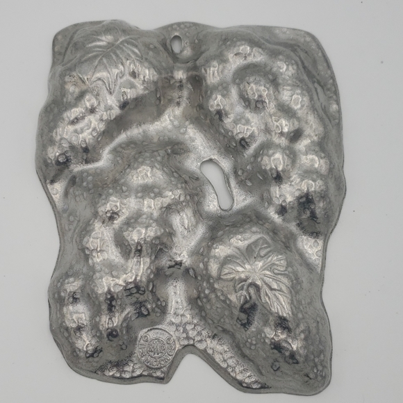 Wilton Grape Mold Jello Cake Tin Muffin Pan Ice - Picture 2 of 4